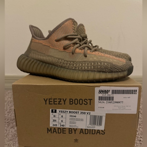 Yeezy Boost 350 V2 in Sand Taupe size 6.5 - Picture 3 of 4